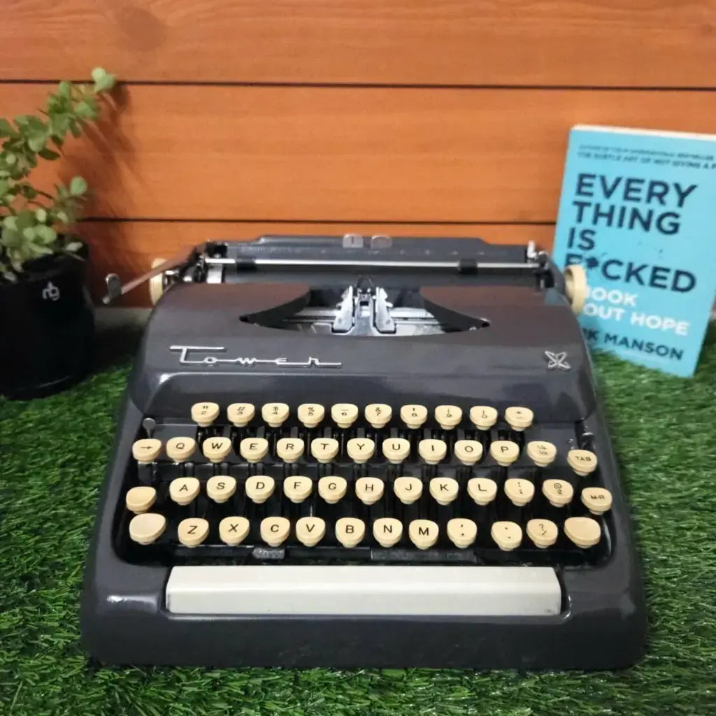 Tower Sr Typewriter USA Made – 1960 Heavy Grey Collectible with Original Case