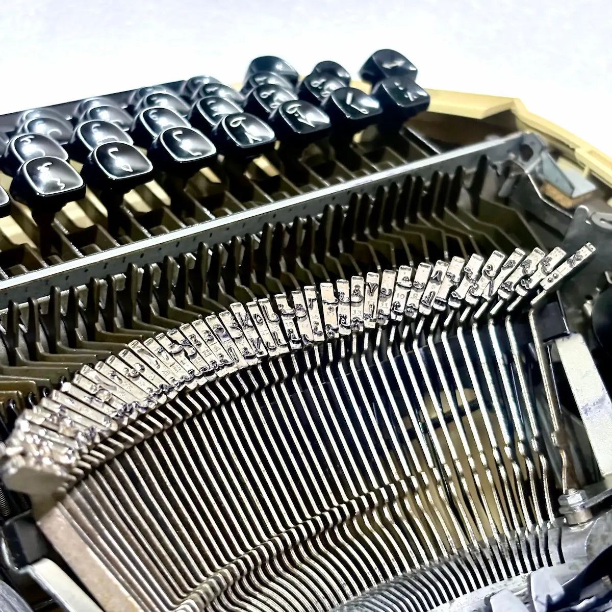 Rare Brother Deluxe 750TR Arabic typewriter with Arabic character keys, cream finish and portable mechanical design for collectors