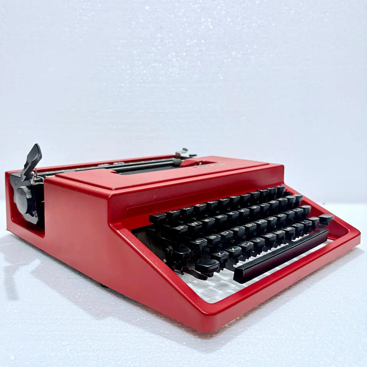Vintage Olivetti Dora Carmine typewriter in red, manual mechanical typing machine, RR Typewriter Mart India