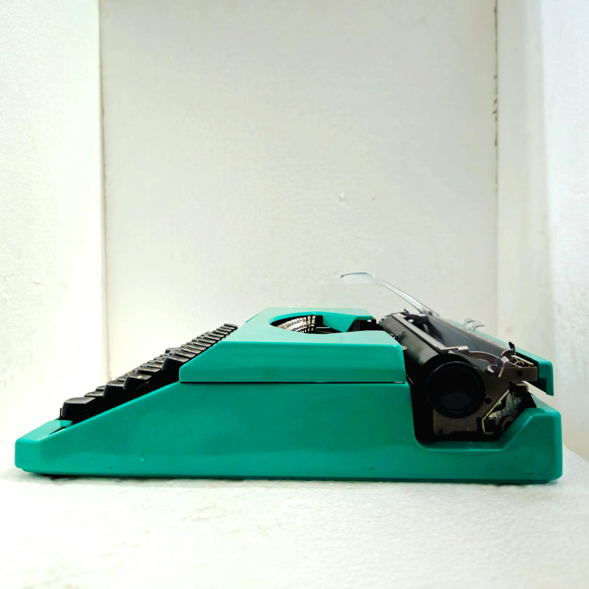 Silver Reed S R 200 Tropical Teal Typewriter