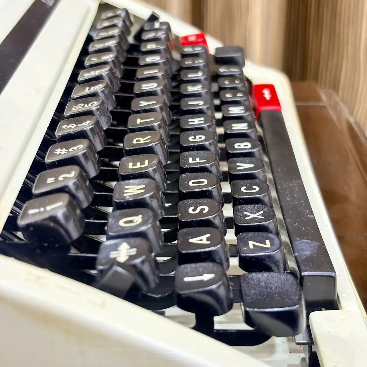 Clover 1200 TF ultra portable typewriter keyboard and carriage, genuine vintage manual typing machine India