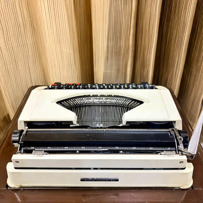 Clover 1200 TF vintage portable typewriter, English QWERTY keyboard and mechanical carriage for daily writing