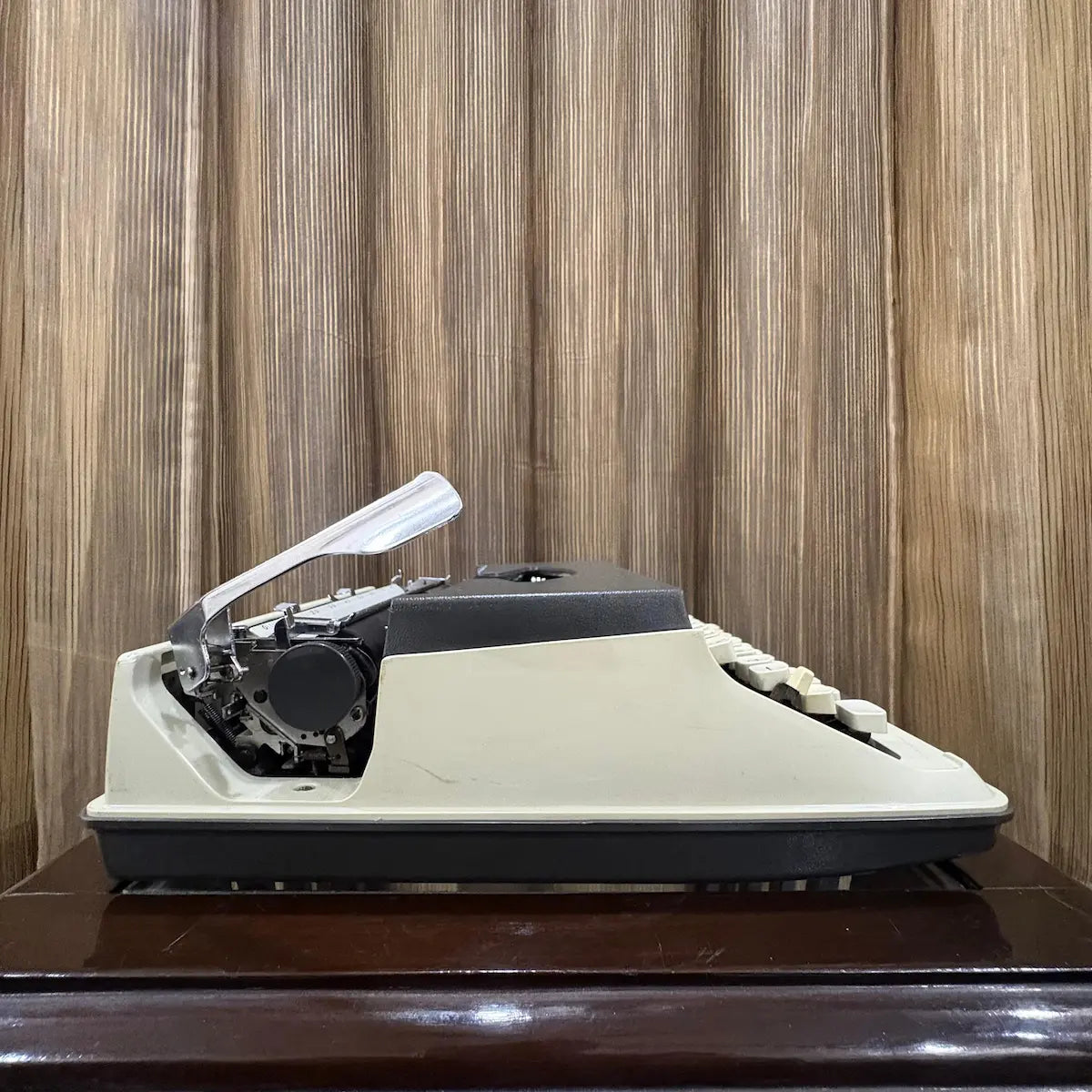Kovac M-101A Japanese typing machine in brand new old stock condition, with untouched factory finish and cream keys | RR Typewriter Mart