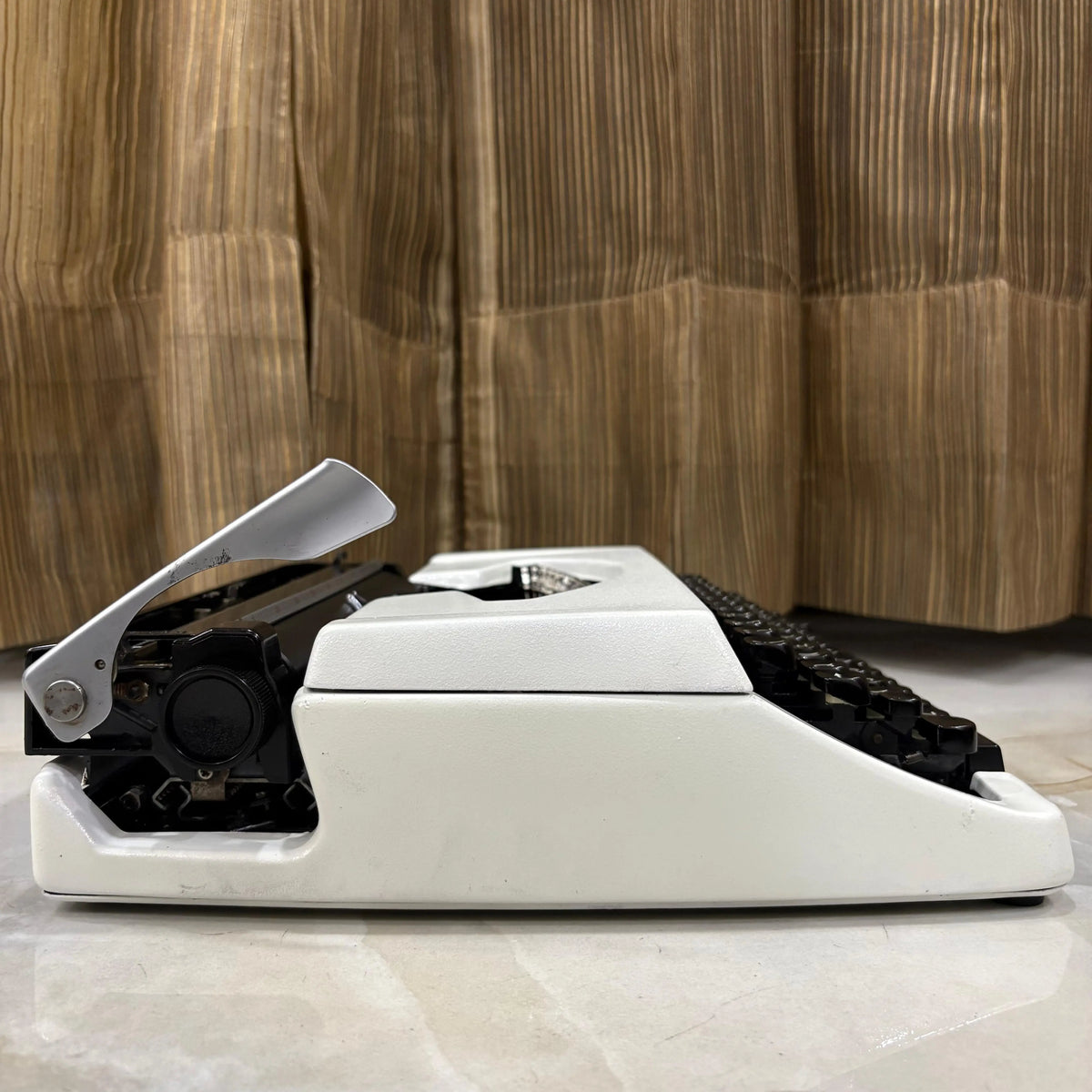 Pearl White Brother Deluxe 220 portable typewriter, vintage mechanical QWERTY typewriter from RR Typewriter Mart in India for writers