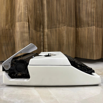 Pearl White Brother Deluxe 220 portable typewriter, vintage mechanical QWERTY typewriter from RR Typewriter Mart in India for writers