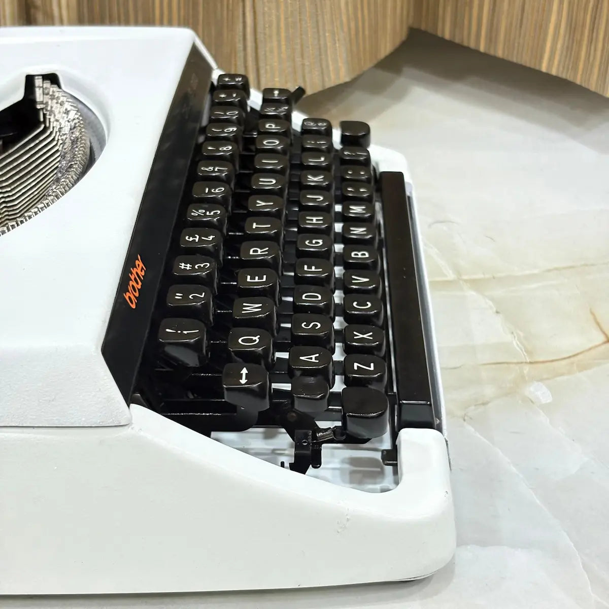 Brother Deluxe 220 Pearl White typewriter, manual mechanical typewriter with classic keyboard from RR Typewriter Mart in Delhi, India