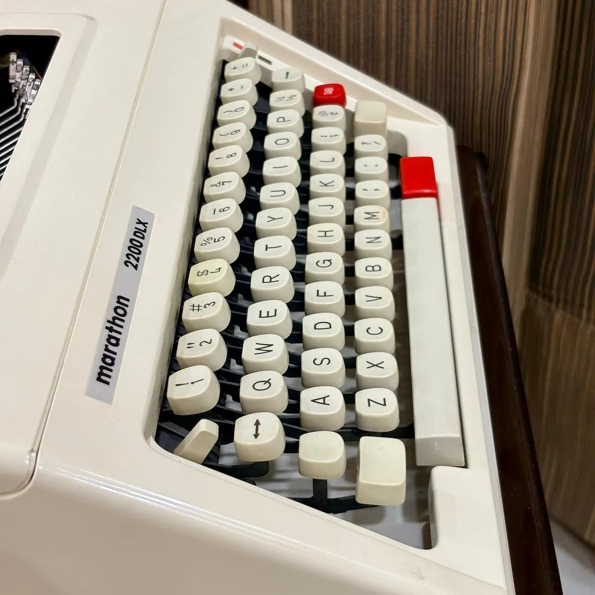 Marathon 2200 DLX cream manual typewriter, unused vintage typing machine for collectors, RR Typewriter Mart India