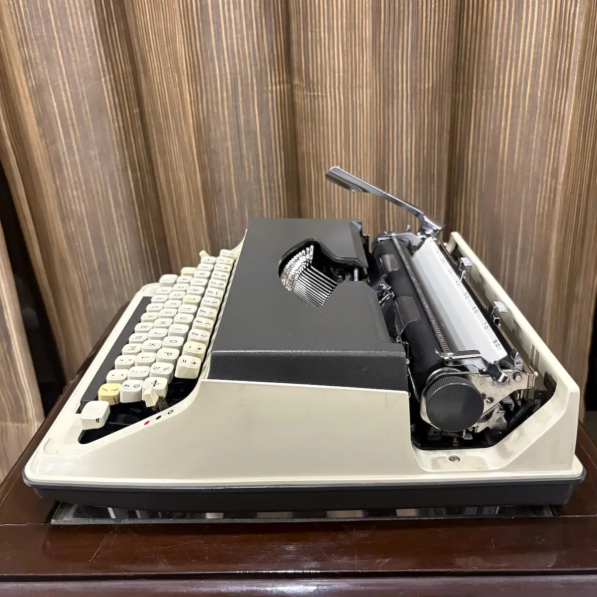 Japanese typewriter Kovac M-101A with cream coloured keys and original factory paint, offering distinctive vintage styling | RR Typewriter Mart