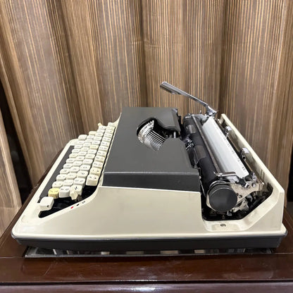 Japanese typewriter Kovac M-101A with cream coloured keys and original factory paint, offering distinctive vintage styling | RR Typewriter Mart