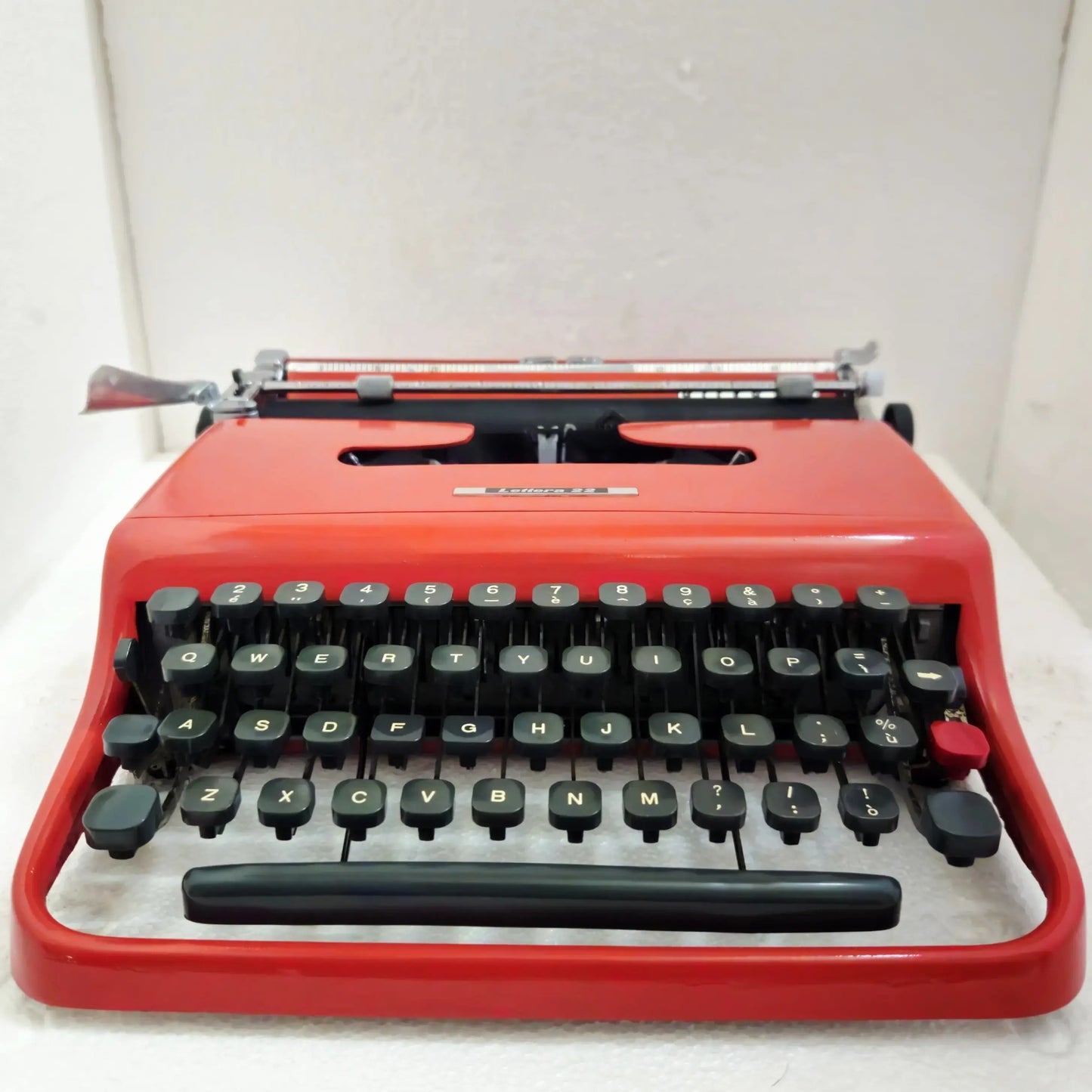 Italian typewriter Olivetti Lettera 22 for sale with cod and free shipping India