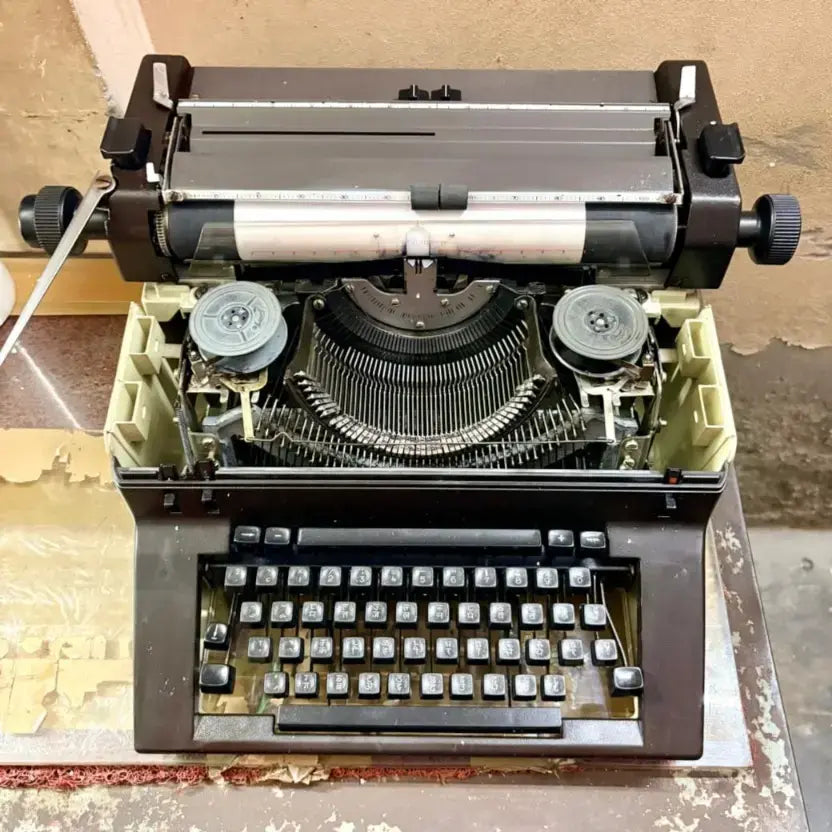 Top view of Facit Typewriter showing ribbon spools, Buy Typewriter from trusted Typewriter Store