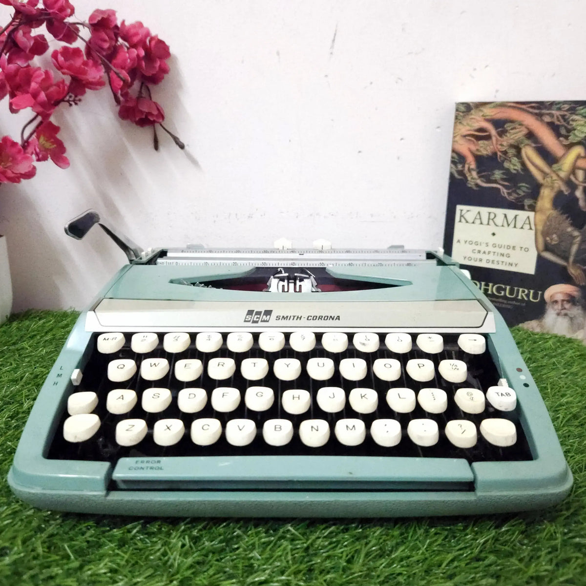 Smith Corona Typewriter keyboard on a portable manual English typewriter, buy typewriter from RR Typewriter Mart