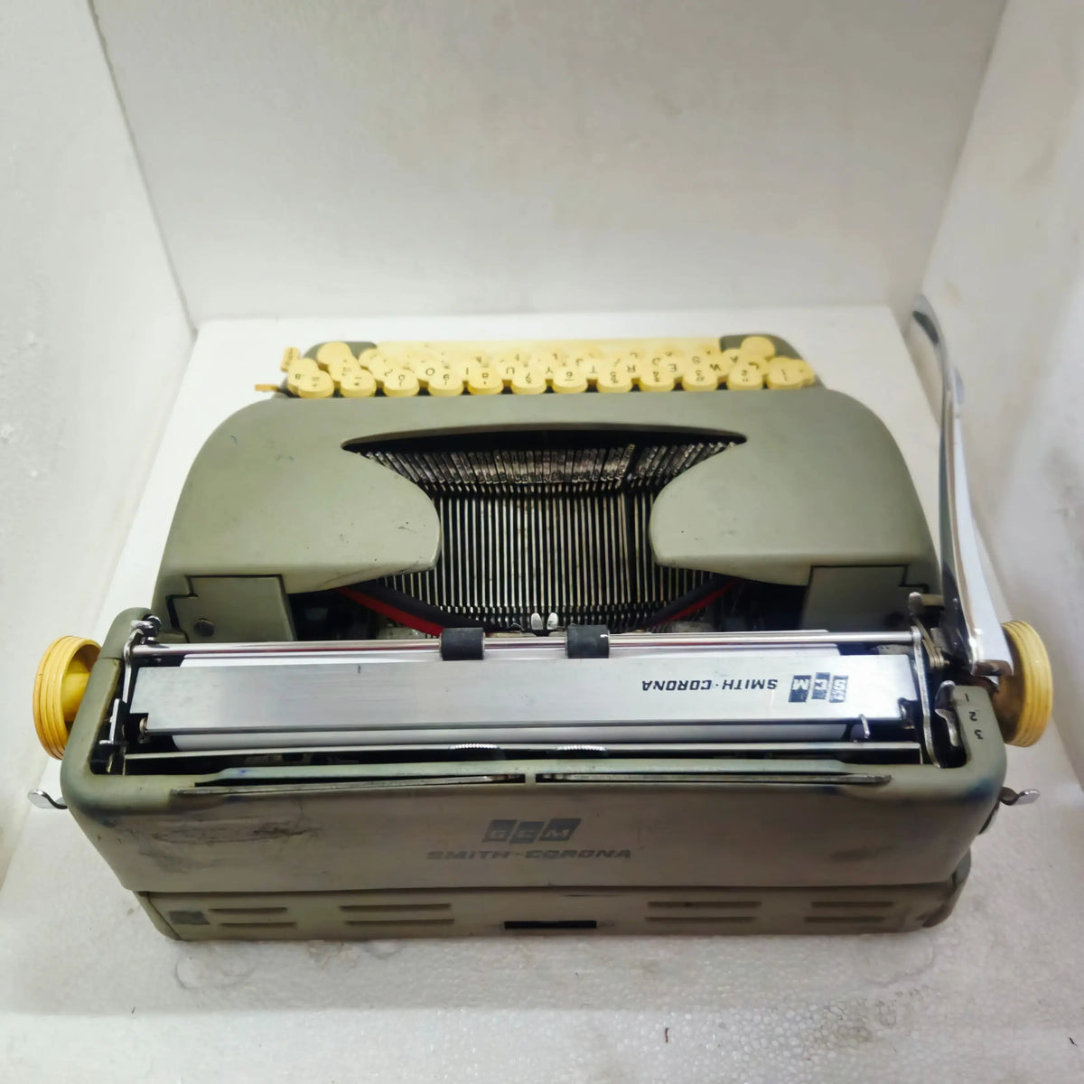 Portable typing machine USA – original Smith Corona Super Sterling typewriter