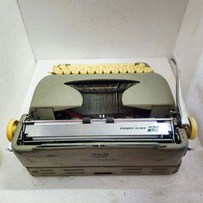 Portable typing machine USA – original Smith Corona Super Sterling typewriter