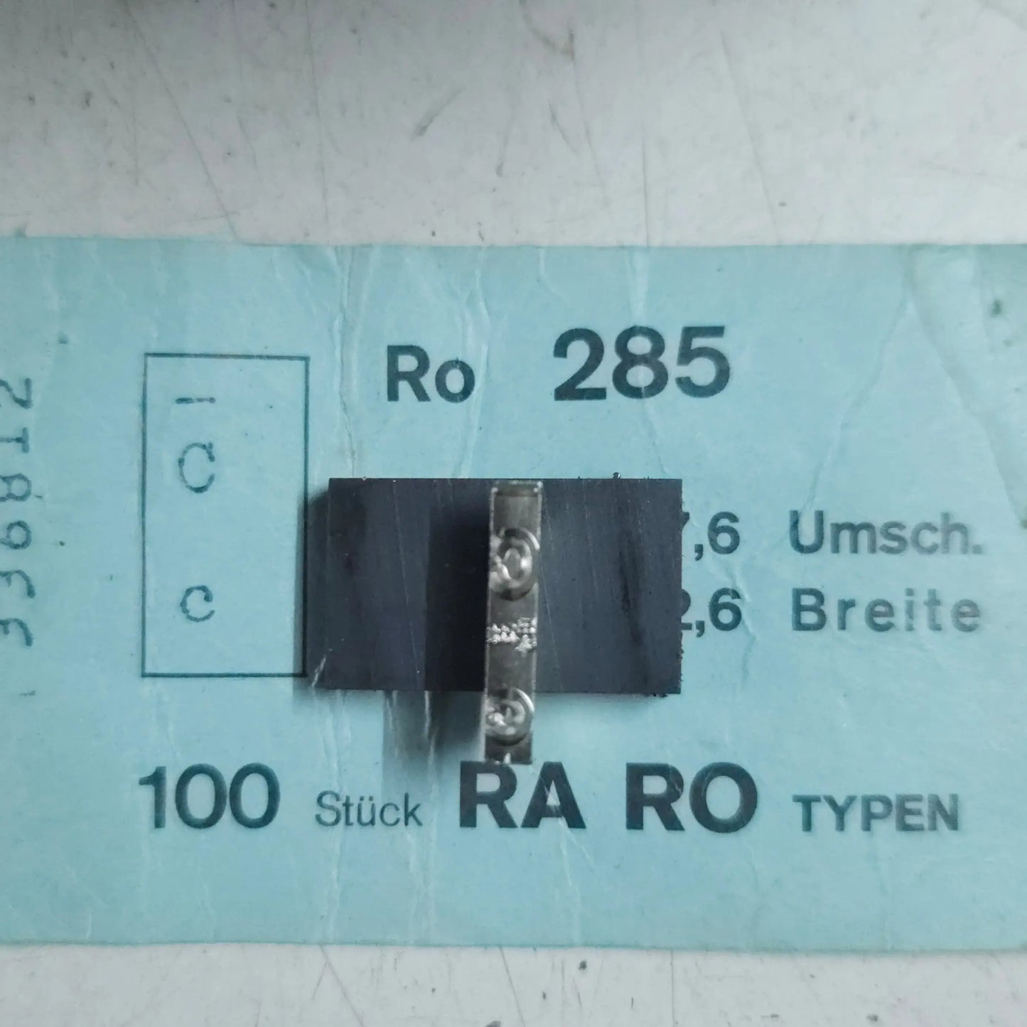 Close-up of English Long Motion Typeface C type slug for restoring sharp typewriter character impressions