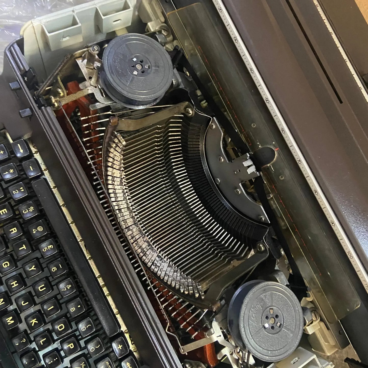 Manual Facit Typewriter internal mechanism view, Facit English Typewriter by RR Typewriter Mart seller