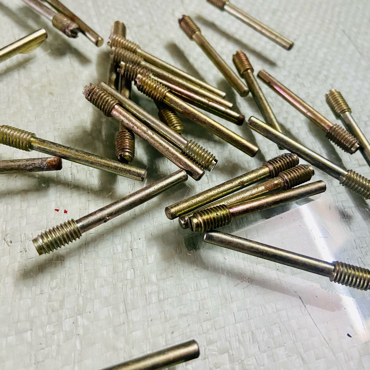 Manual typewriter margin control bracket screw replacement part RR Typewriter Mart