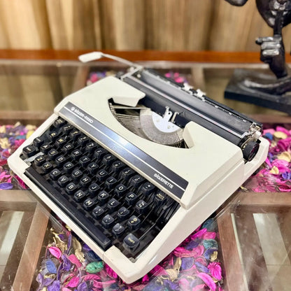 Angled view of Silver Reed Silverette Japanese typewriter, compact ultra-portable manual English typewriter.