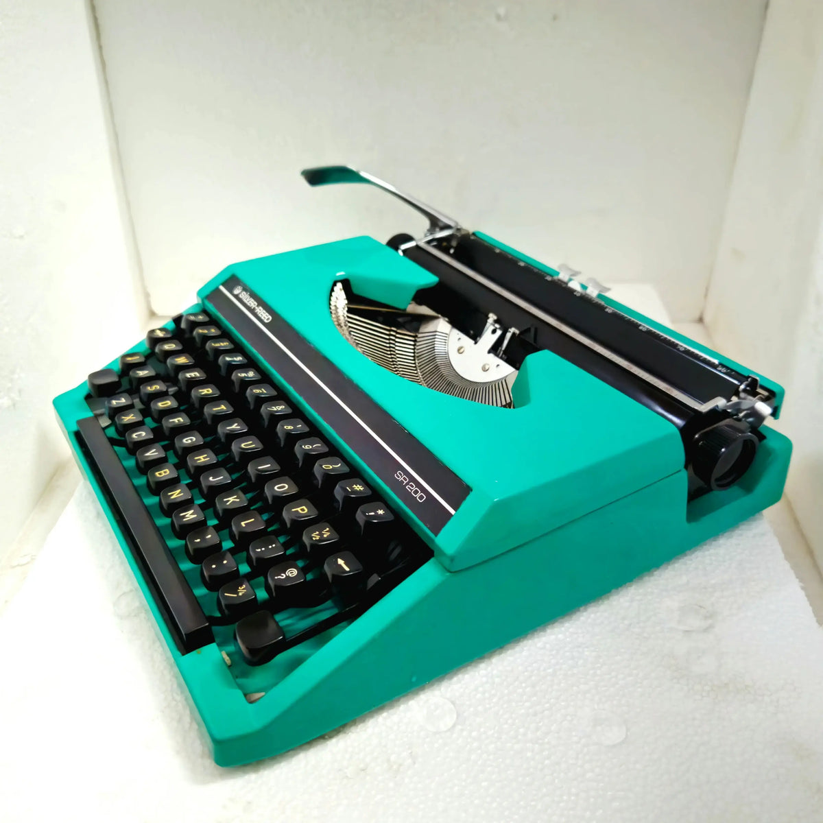 Japanese Silver Reed SR 200 typewriter – tropical teal metal body, pica typewriting machine