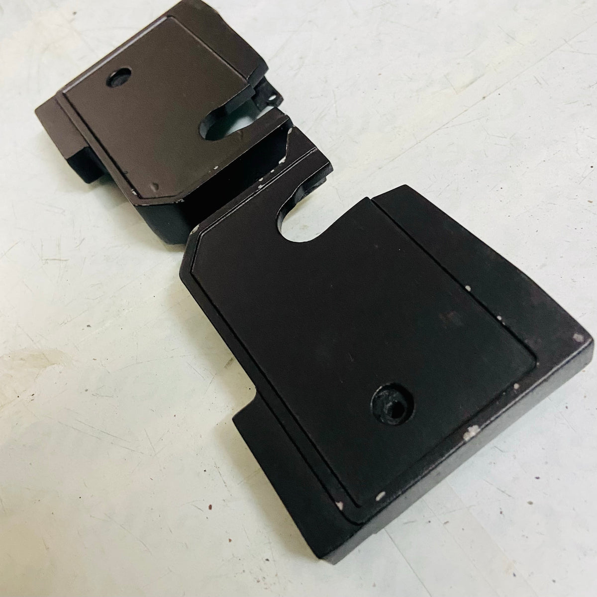 Original Remington aluminum die cast carriage end plate set – RR Typewriter Mart