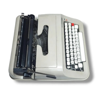 Side profile Underwood typing machine at RR Typewriter Mart imported American typewriter store