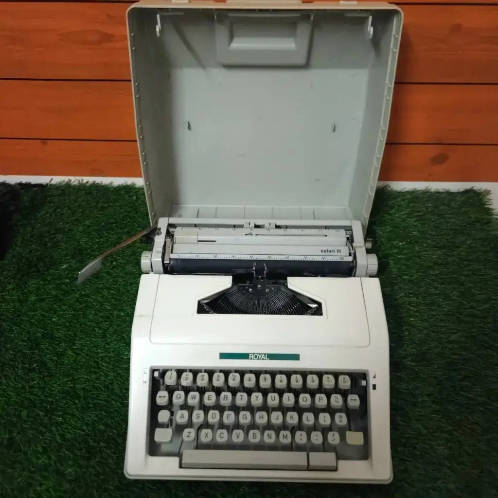 Royal Safari III vintage typewriter with free delivery and easy EMI options.


