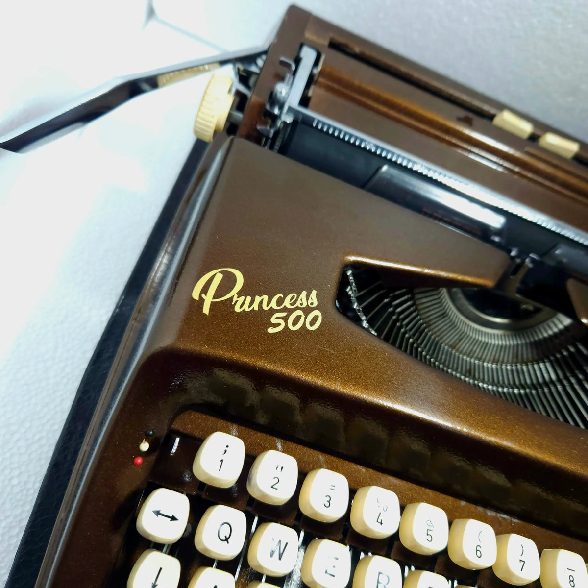 Vintage Princess 500 Typewriter (1975) – Fully Restored Mechanical Typewriter