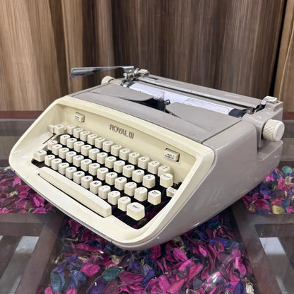 Angled view Royal Typewriter showing portable design and layout, ideal to buy typewriter from RR Typewriter Mart