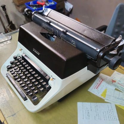 Facit 1720 typing machine angled view with full keyboard, buy English typewriter at RR Typewriter Mart