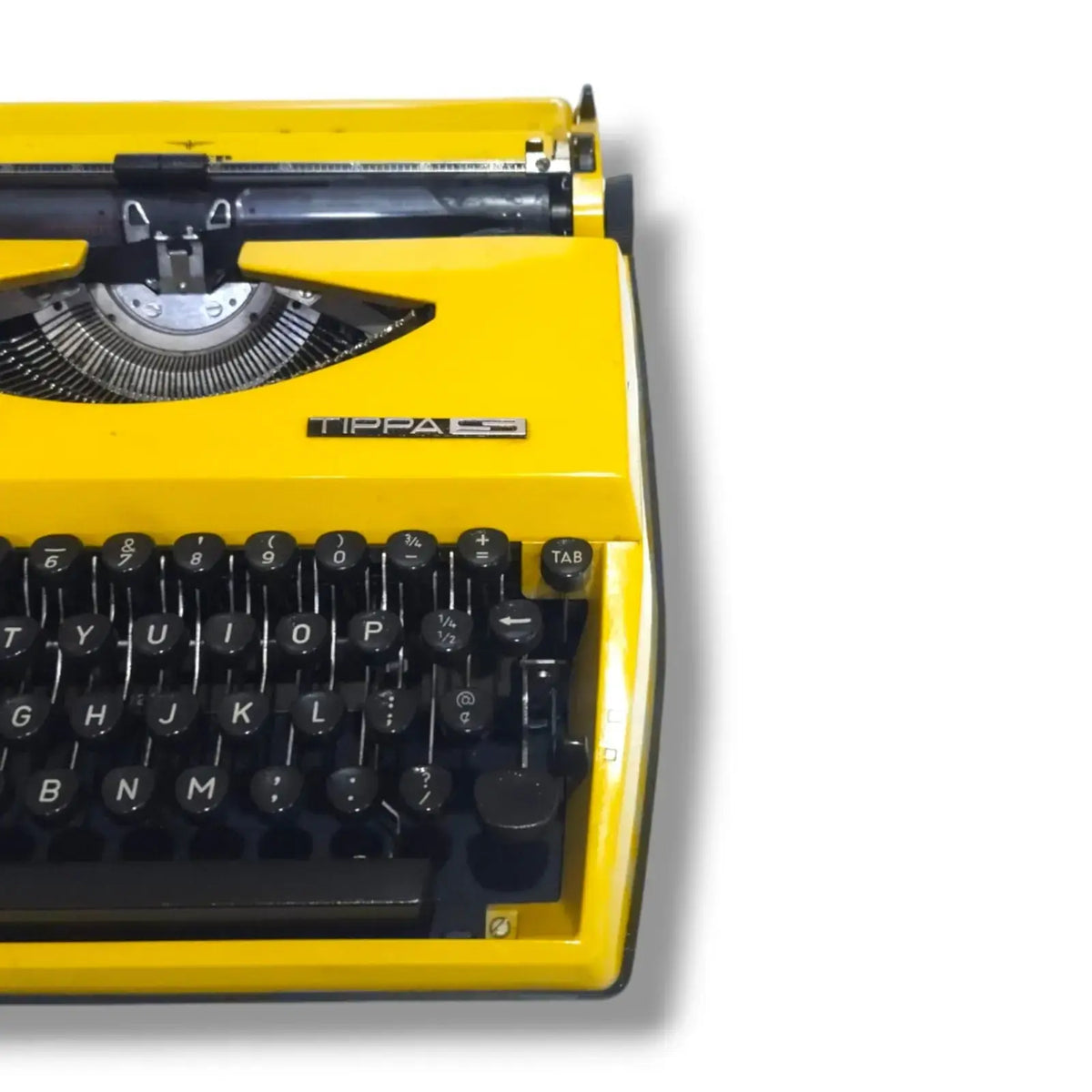 Adler Typewriter in Vibrant Yellow – The Perfect Typing Machine for Creative Writers! 📝💛