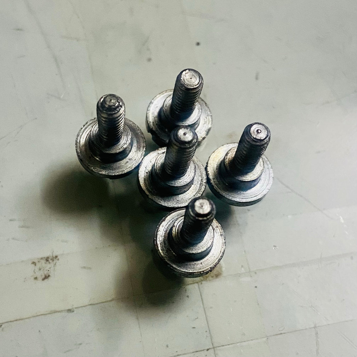Loose dog screw for Godrej typing machine used in servicing work – RR Typewriter Mart