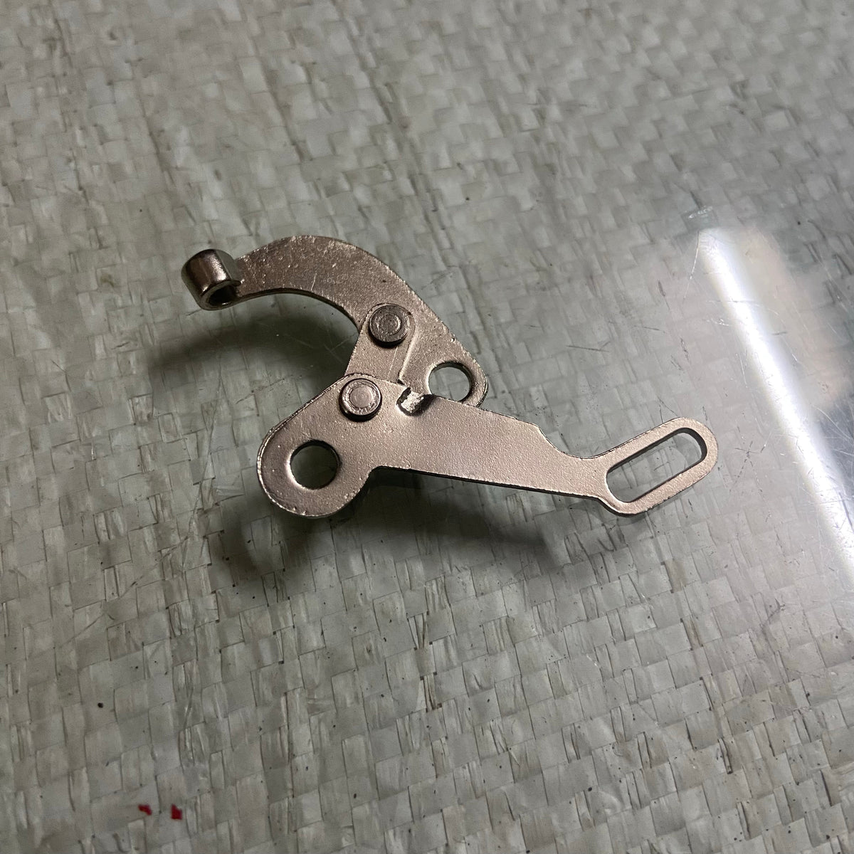 Remington typewriter platen retaining lock for restoration servicing – RR Typewriter Mart