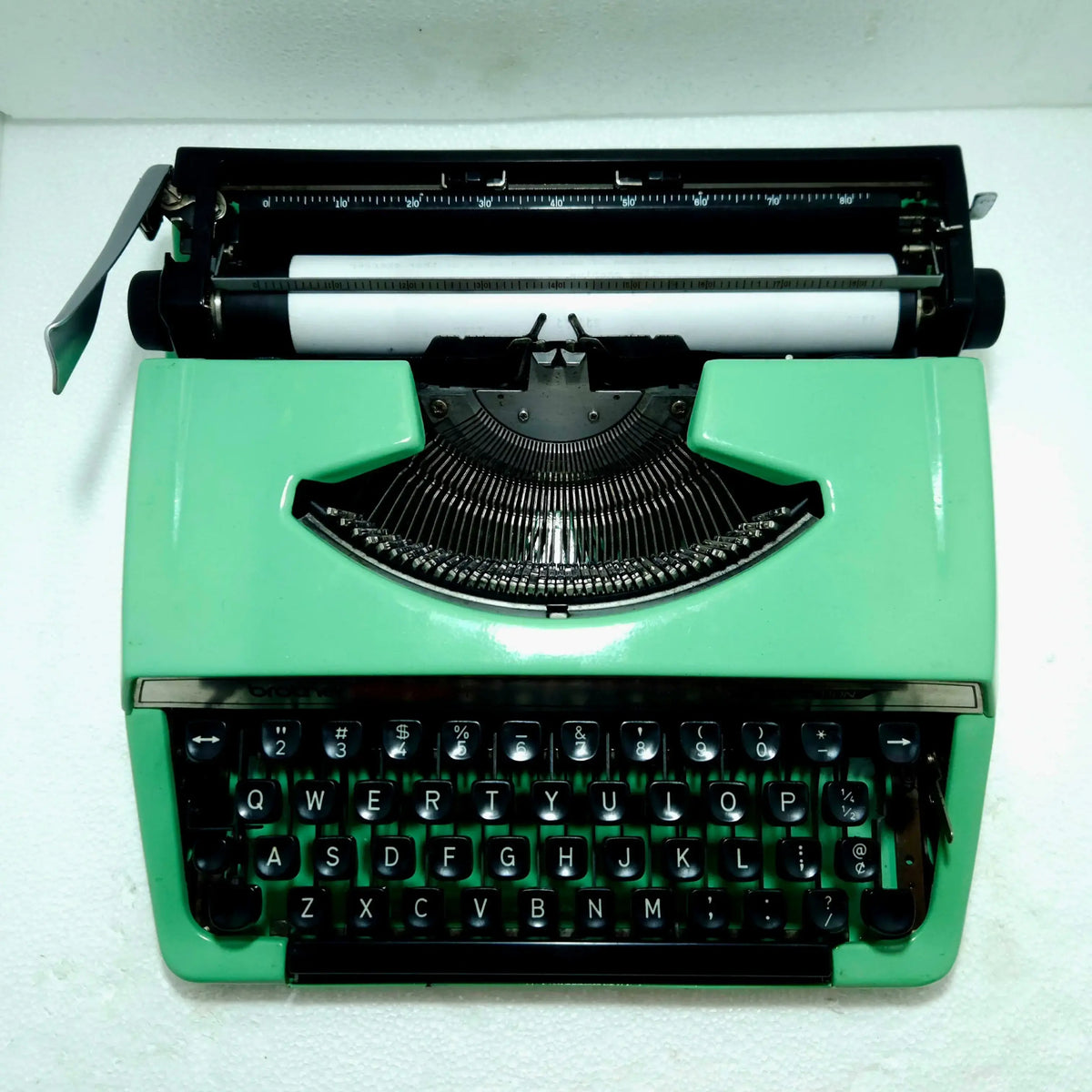 Vintage Japanese Typewriter – Brother Charger 11 in Electric Green | Don’t Miss This Rare Gem!