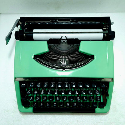 Vintage Japanese Typewriter – Brother Charger 11 in Electric Green | Don’t Miss This Rare Gem!