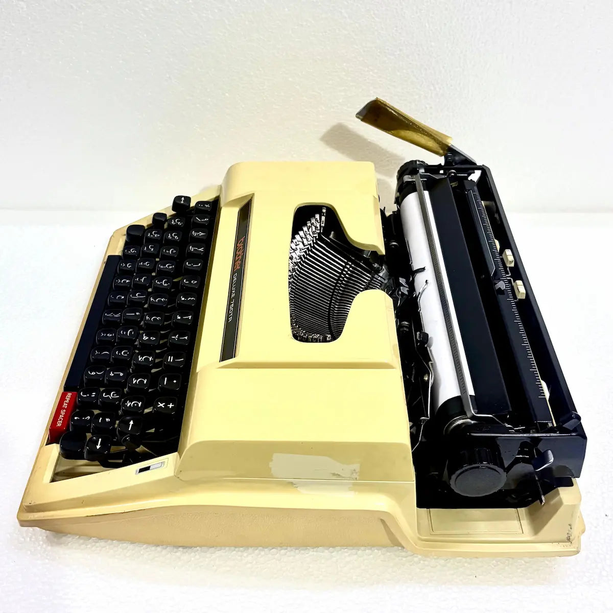 Brother Deluxe 750TR Arabic typewriter showing its full Arabic keyboard, cream housing and traditional mechanical typewriter parts