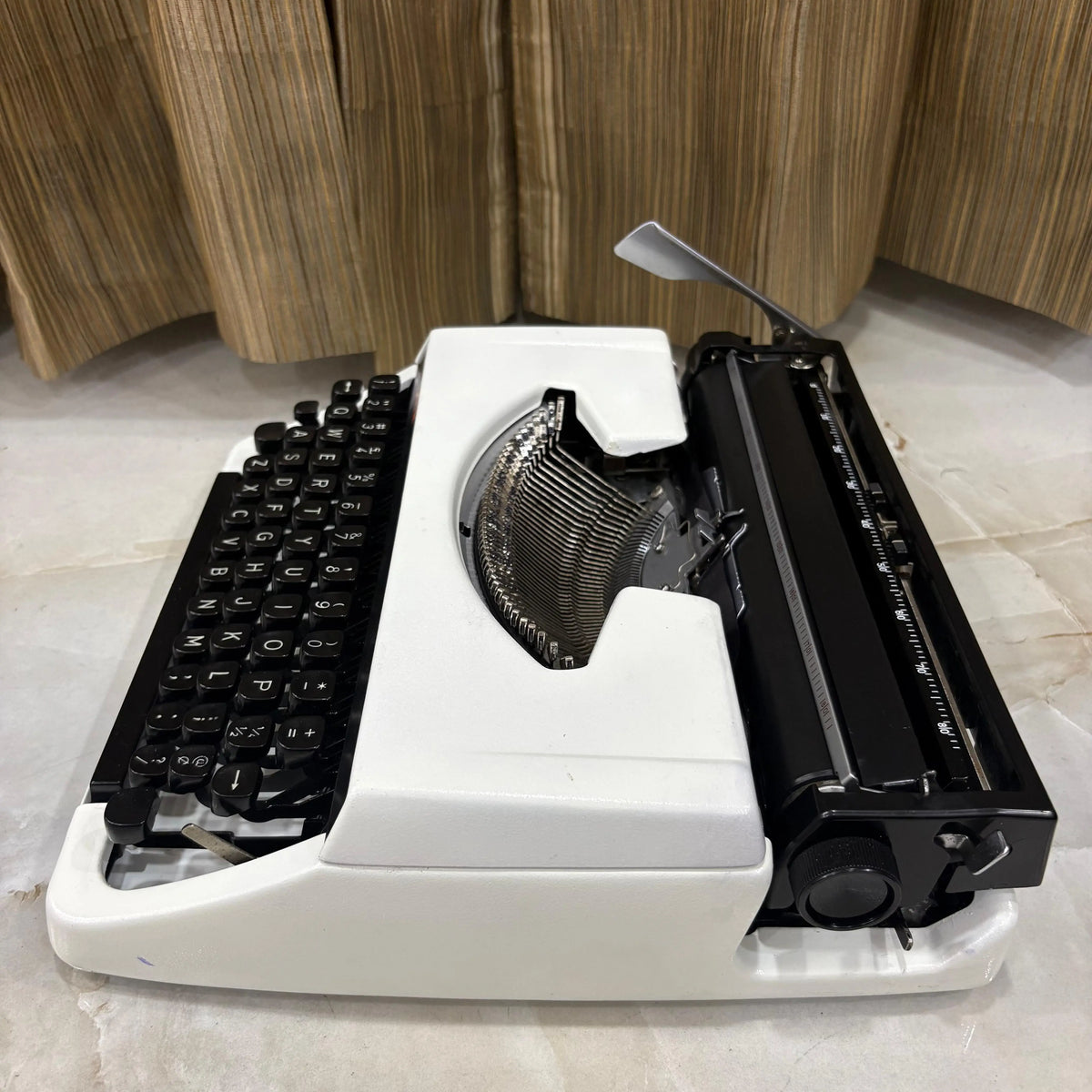 Brother Deluxe 220 Pearl White mechanical typewriter, classic vintage QWERTY typewriter from RR Typewriter Mart for writers in India