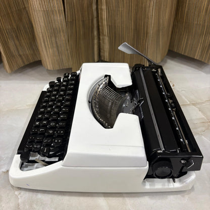 Brother Deluxe 220 Pearl White mechanical typewriter, classic vintage QWERTY typewriter from RR Typewriter Mart for writers in India