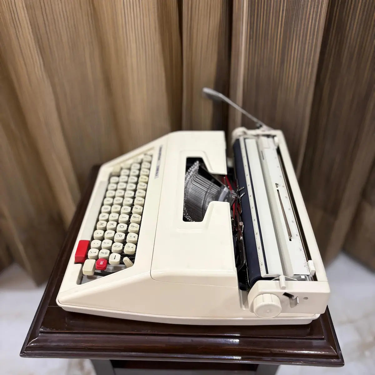 Typewriter shop India, Marathon 2200 DLX brand new manual English typewriter, RR Typewriter Mart online Delhi store