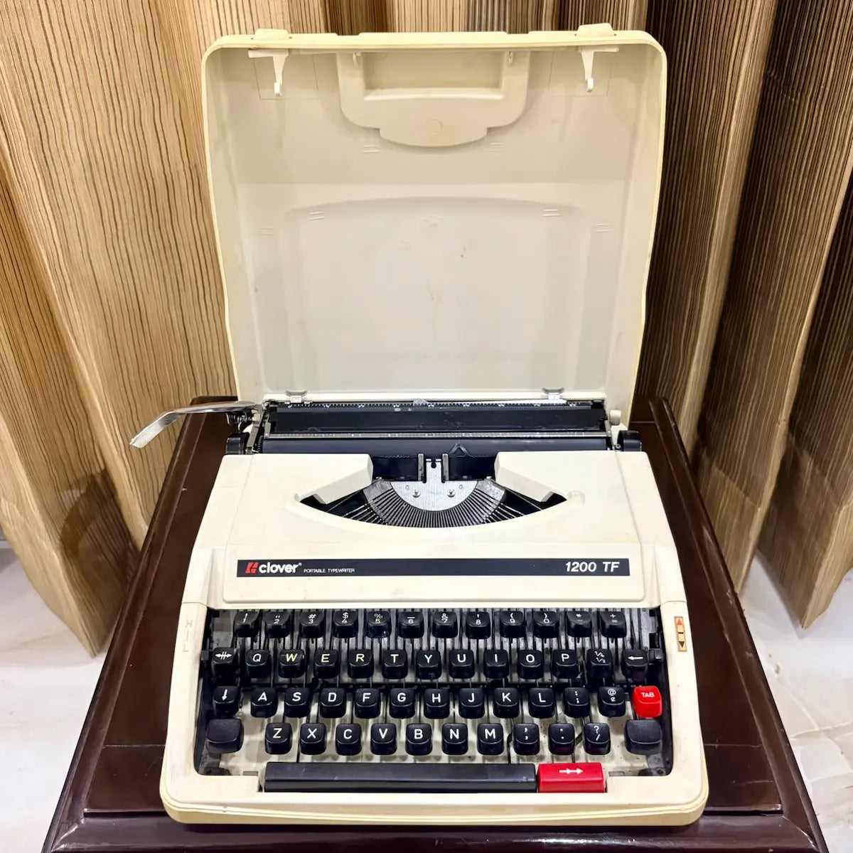 Clover 1200 TF ultra portable manual typewriter in cream, vintage typing machine from RR Typewriter Mart