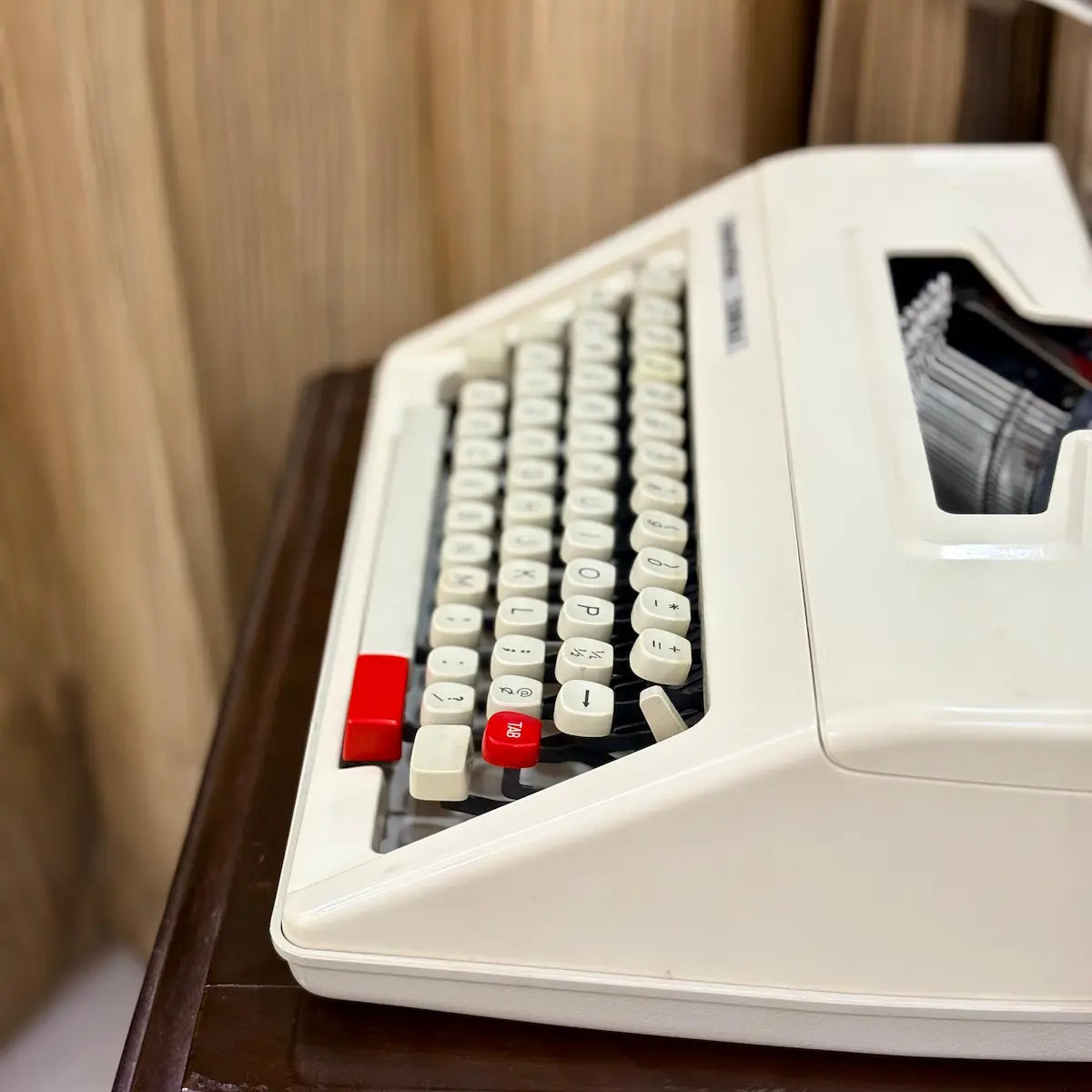 Buy manual typewriter in India, Marathon 2200 DLX brand new unused typing machine, RR Typewriter Mart online shop