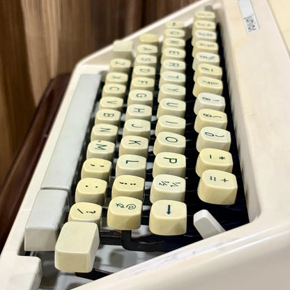 Royal Junior manual English typewriter close-up of cream QWERTY keyboard and key rows, from RR Typewriter Mart.
