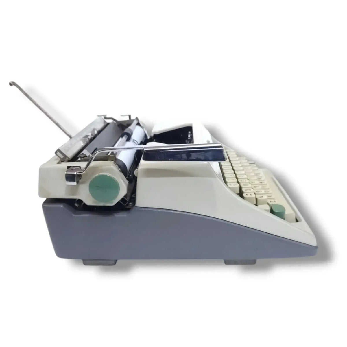 Experience the elegance of the Olympia Monica Typewriter: a beautiful German typewriter with free delivery 