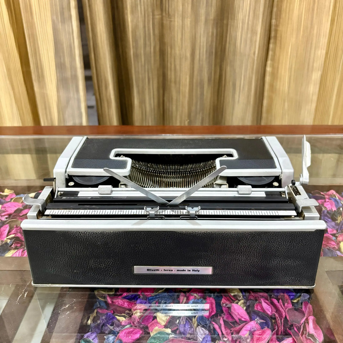 Vintage Olivetti Lettera 33 Typewriter restored by RR Typewriter Mart