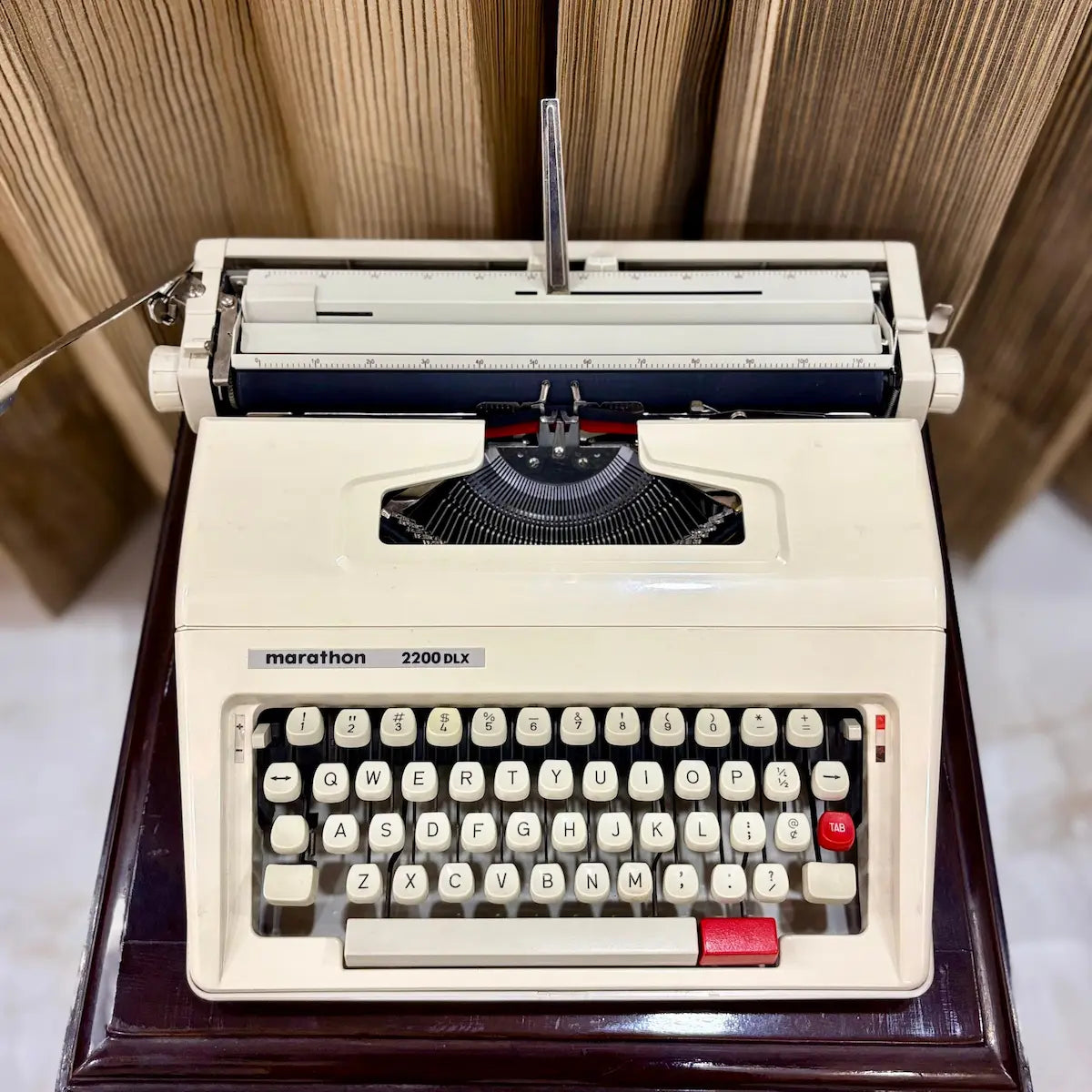 Brand new Marathon 2200 DLX typewriter, cream manual English typing machine, RR Typewriter Mart Delhi India online