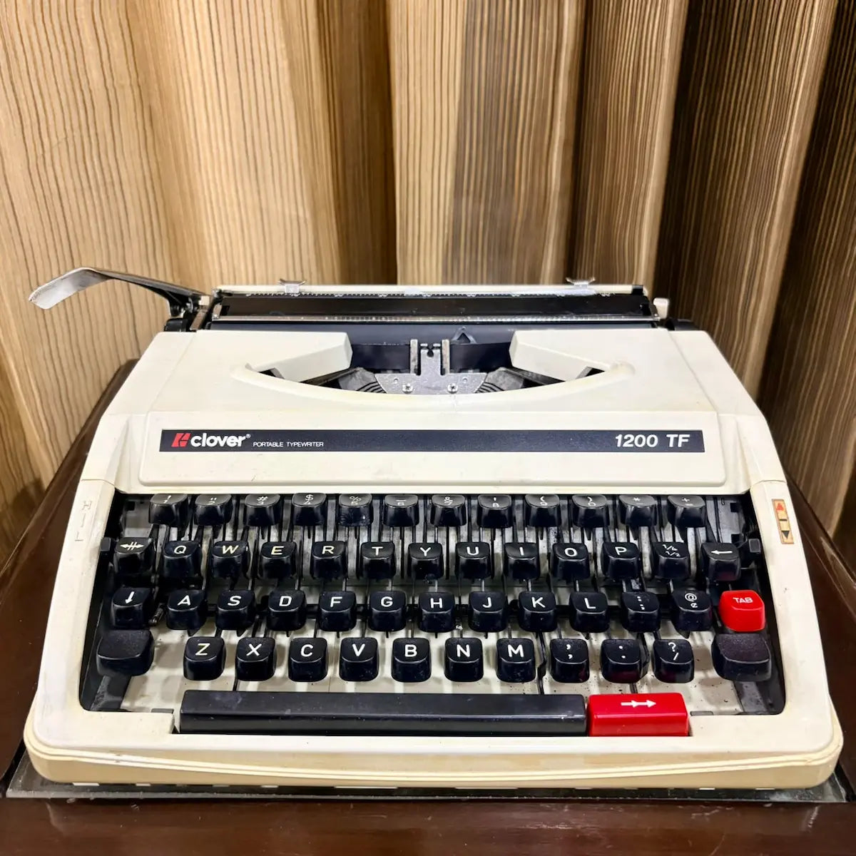 Clover 1200 TF vintage typewriter with cream body, compact manual English typewriter for writers and collectors