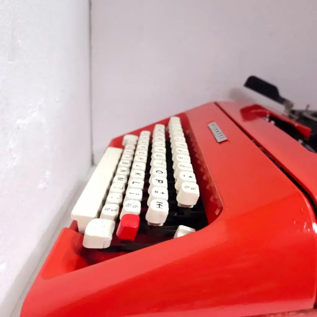 Antique Scarlet Olivetti typewriter online from trusted typewriter seller India