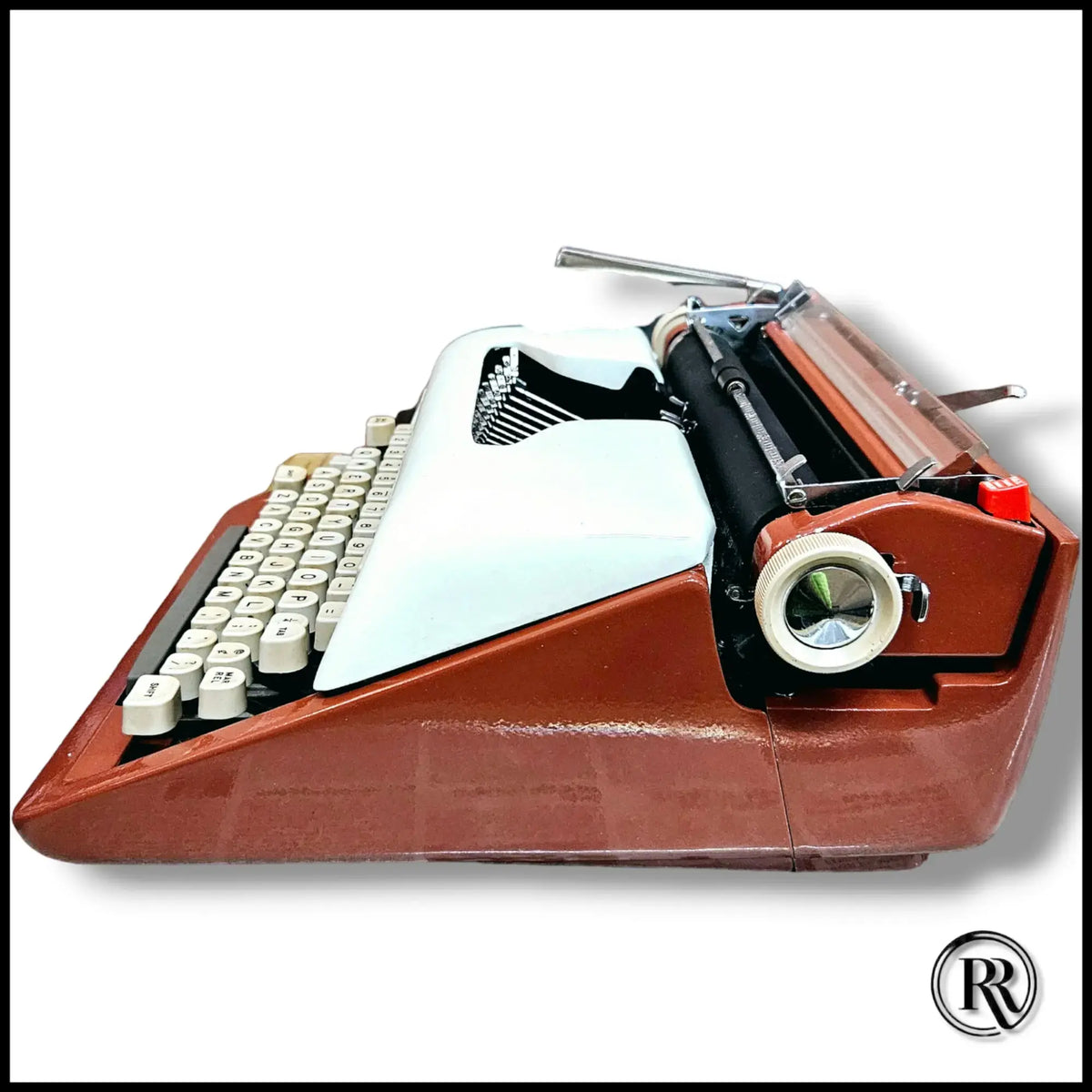 Top-quality vintage Royal Futura 800 typewriter, pan India delivery at RR Typewriter Mart