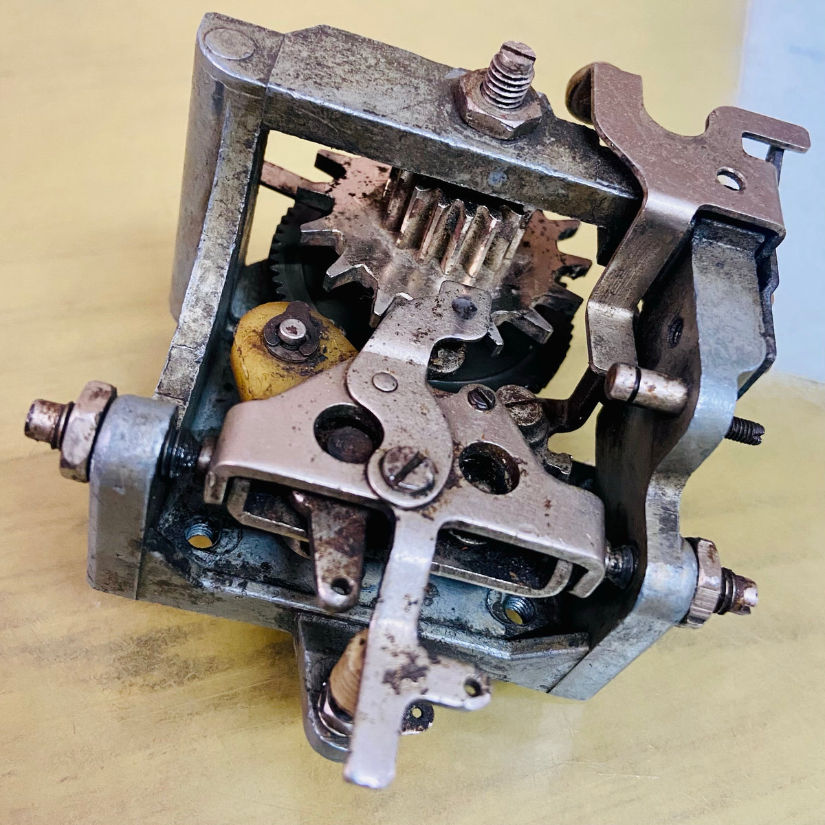 Typewriter spare parts Tamil Language Dog Block Assembly – RR Typewriter Mart