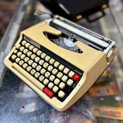 Brother Deluxe 850TR Vintage Manual Typewriter from RR Typewriter Mart – Lightweight Japanese Portable