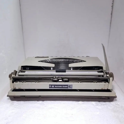 Rear view Royal Caravan portable typewriter from RR Typewriter Mart imported typewriter shop